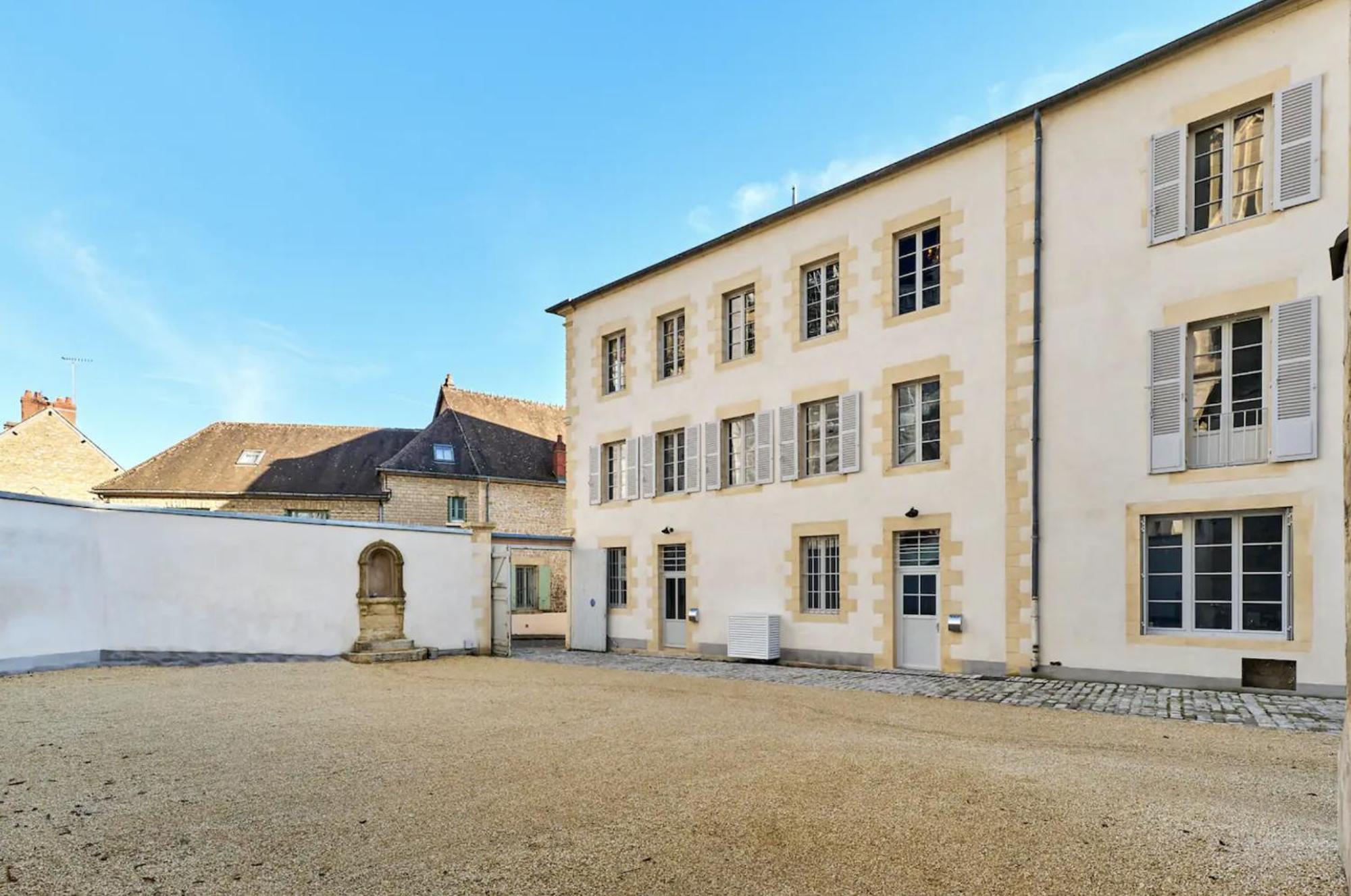 La Chapelle: Luxurious 5-Star Suites in Nevers Exterior photo